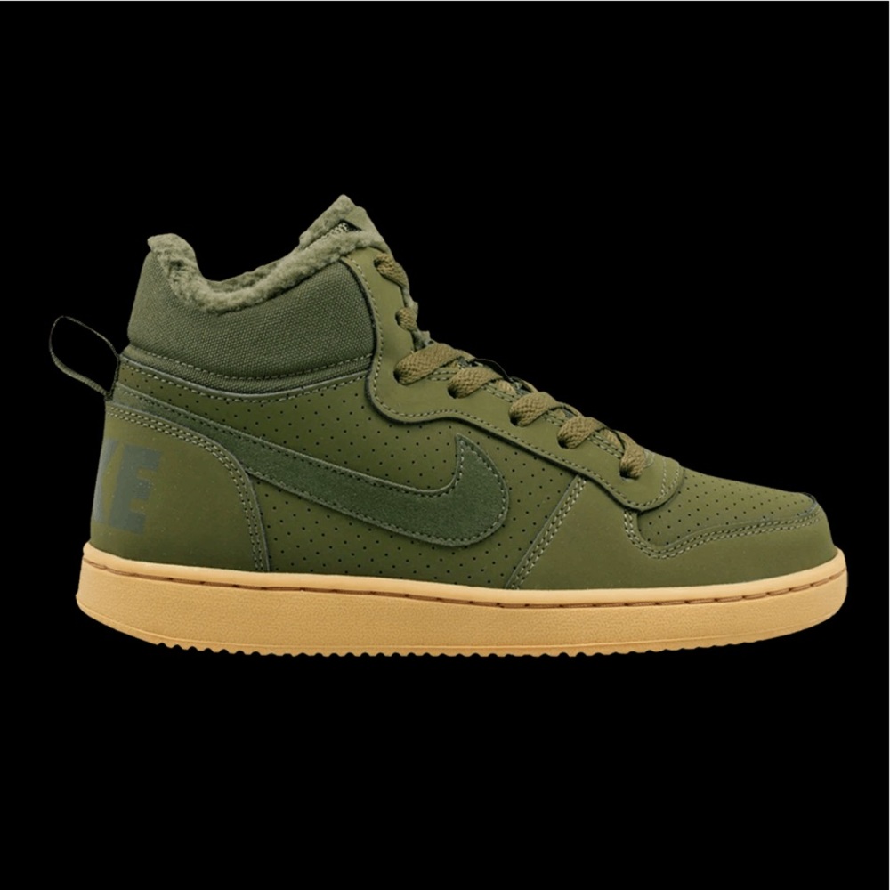 Nike Court Borought Size 5Y = Women’s size 6.5